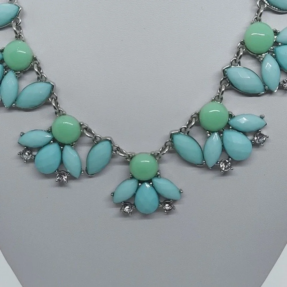Charming Charlie‎ Teal Statement necklace